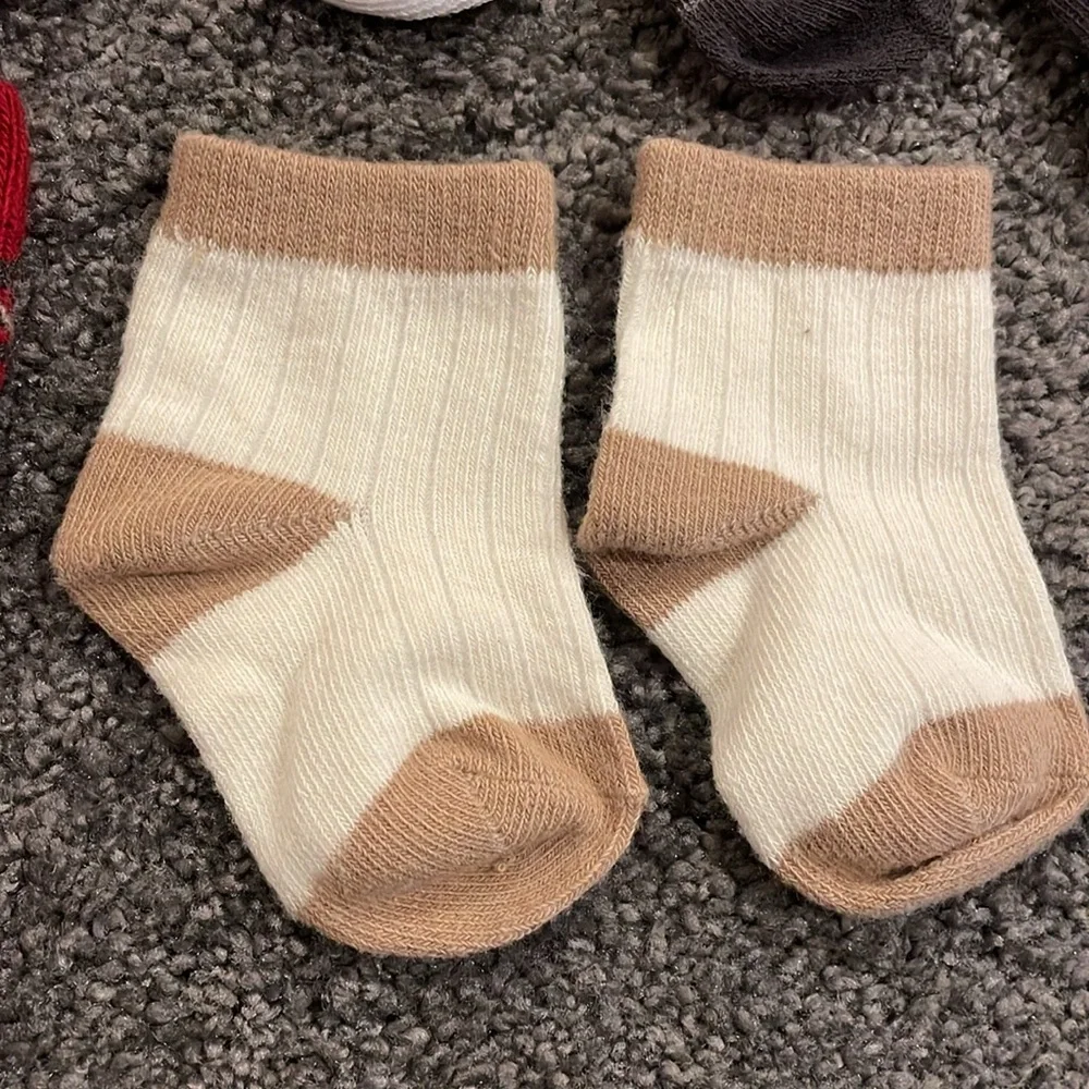 💫bundle of 5💫 random newborn pairs of socks